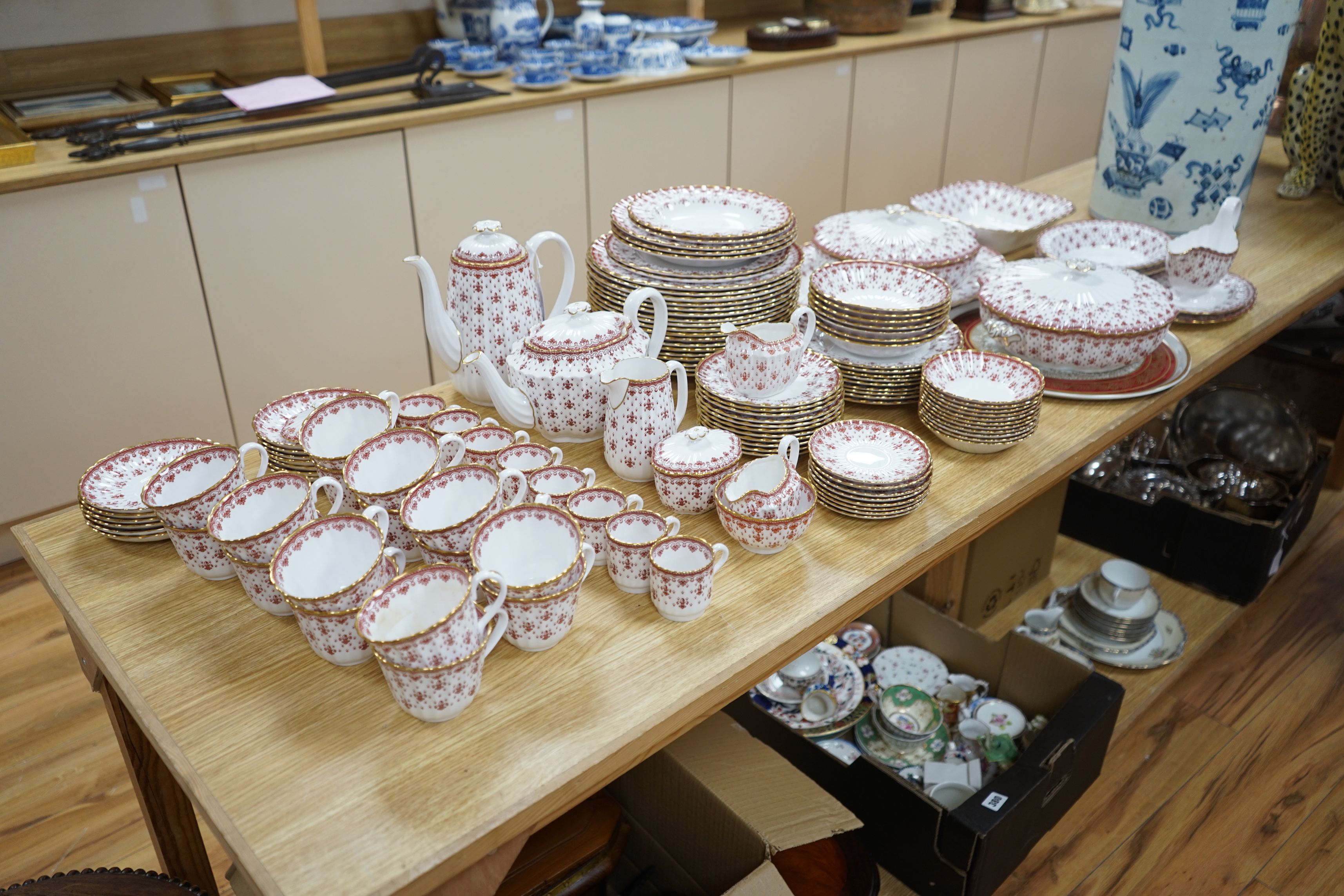 An extensive Spode fine bone china ‘Fleur De Lys Red’ tea, coffee and dinner service, including - Image 3 of 6