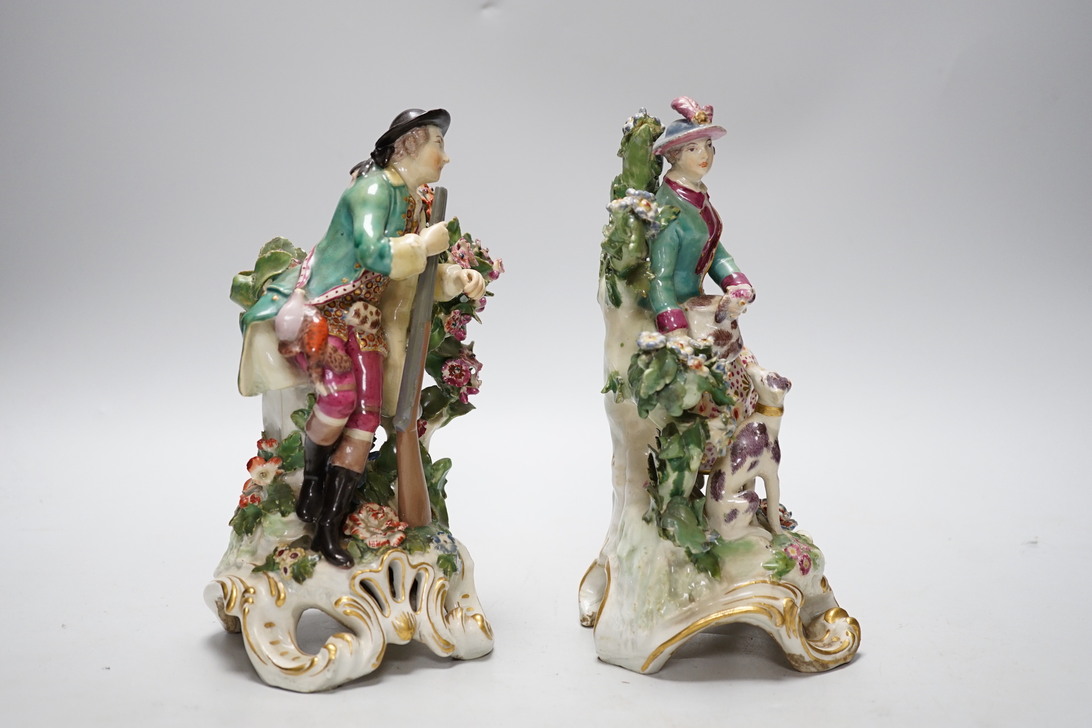 A pair of Chelsea gold anchor period figures wearing 18th century dress, c.1760-65, 22cm - Image 2 of 5