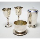 A modern silver tumbler cup, Sheffield, 2000, height 65mm, a modern silver dish, a modern silver