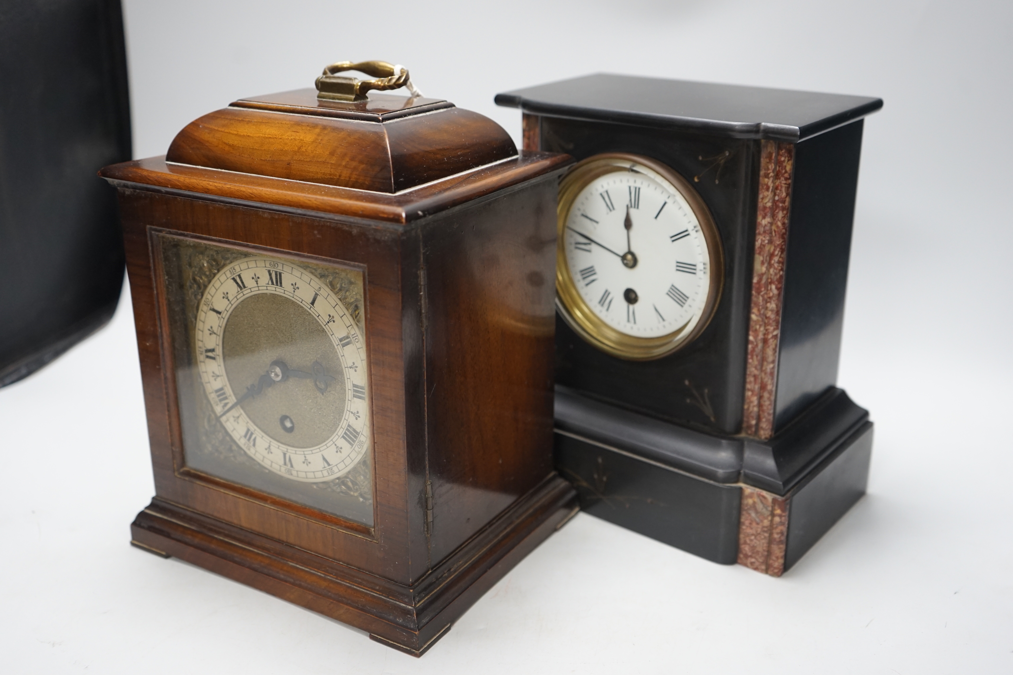 A black slate mantel clock and a walnut mantel clock, 25cm - Image 3 of 5