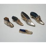 Five assorted silver mounted shoe pin cushions, earliest Birmingham, 1903, largest 89mm.