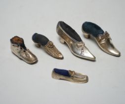 Five assorted silver mounted shoe pin cushions, earliest Birmingham, 1903, largest 89mm.