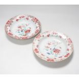 A pair of 18th century Chinese export famille rose plates, 22.5cm