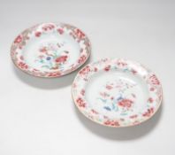 A pair of 18th century Chinese export famille rose plates, 22.5cm