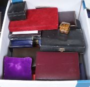 A quantity of assorted jewellery boxes.