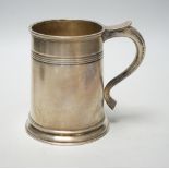 A George V silver mug, Stokes & Ireland Ltd, Chester, 1912, retailed by Harrods, 12.9cm, 15.4oz.