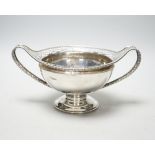 A George V silver two handled pedestal bowl, W&G Sissons, Sheffield, 1915, diameter 16.5cm, 14.5oz.