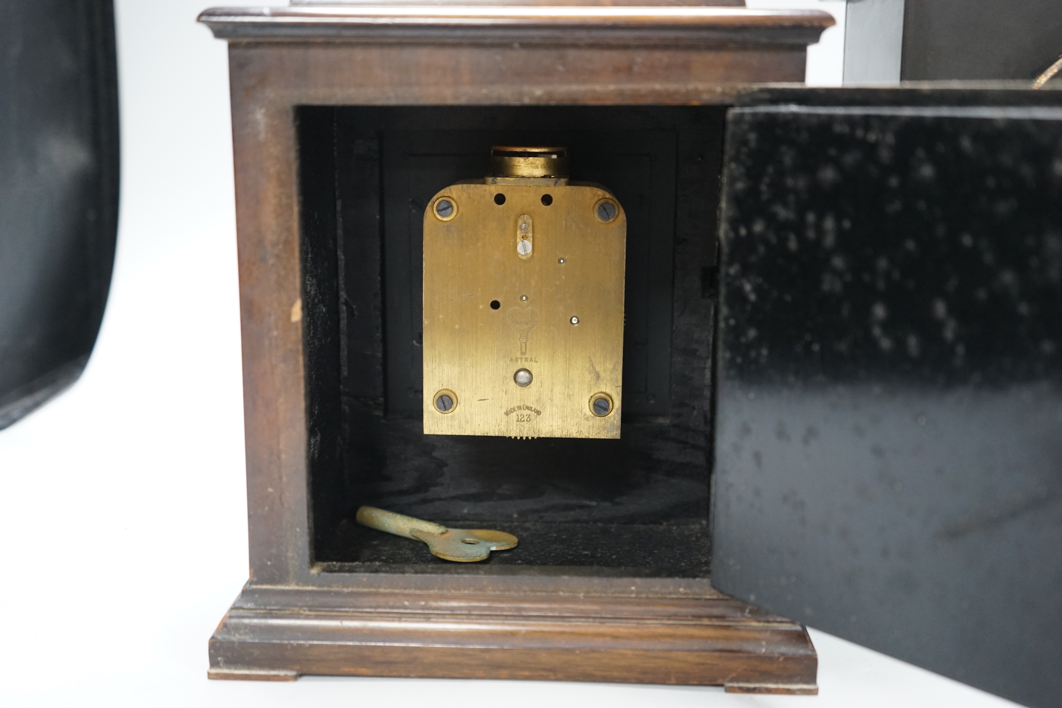 A black slate mantel clock and a walnut mantel clock, 25cm - Image 4 of 5