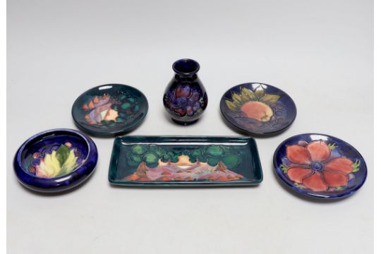 Four Moorcroft small circular dishes, a rectangular dish, and a small vase (6) - Image 1 of 4