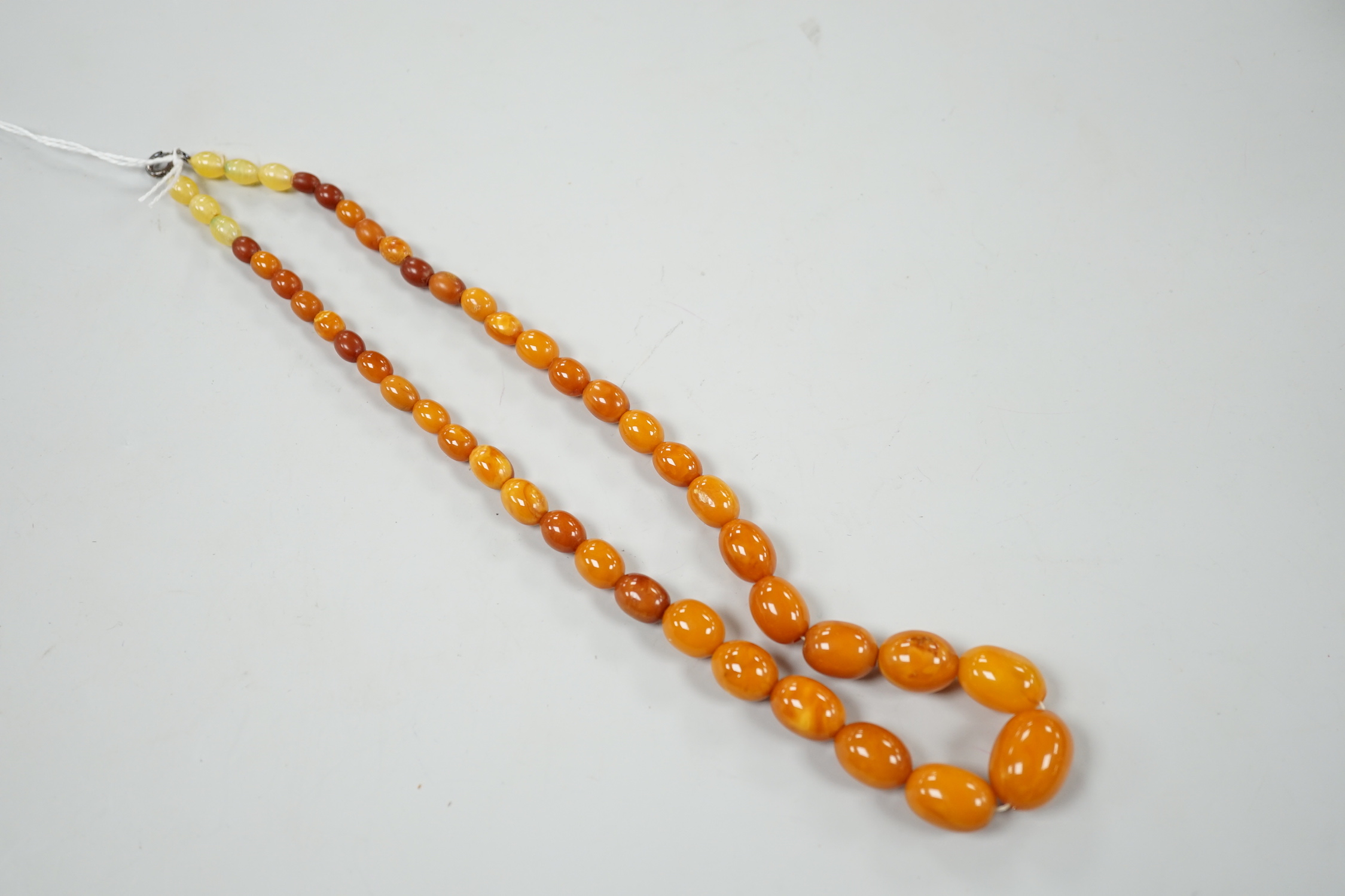 A single strand part amber bead necklace, 48cm, gross weight 26 grams. - Image 2 of 3