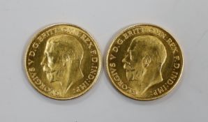 British coins, two George V gold half sovereigns, 1915P, VF
