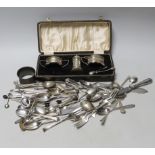 A cased George V three piece silver condiment set by Aaron Lufkin Dennison, Birmingham, 1913, two