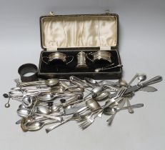 A cased George V three piece silver condiment set by Aaron Lufkin Dennison, Birmingham, 1913, two