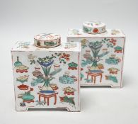 A pair of Chinese famille verte square form caddies and covers, 16cm