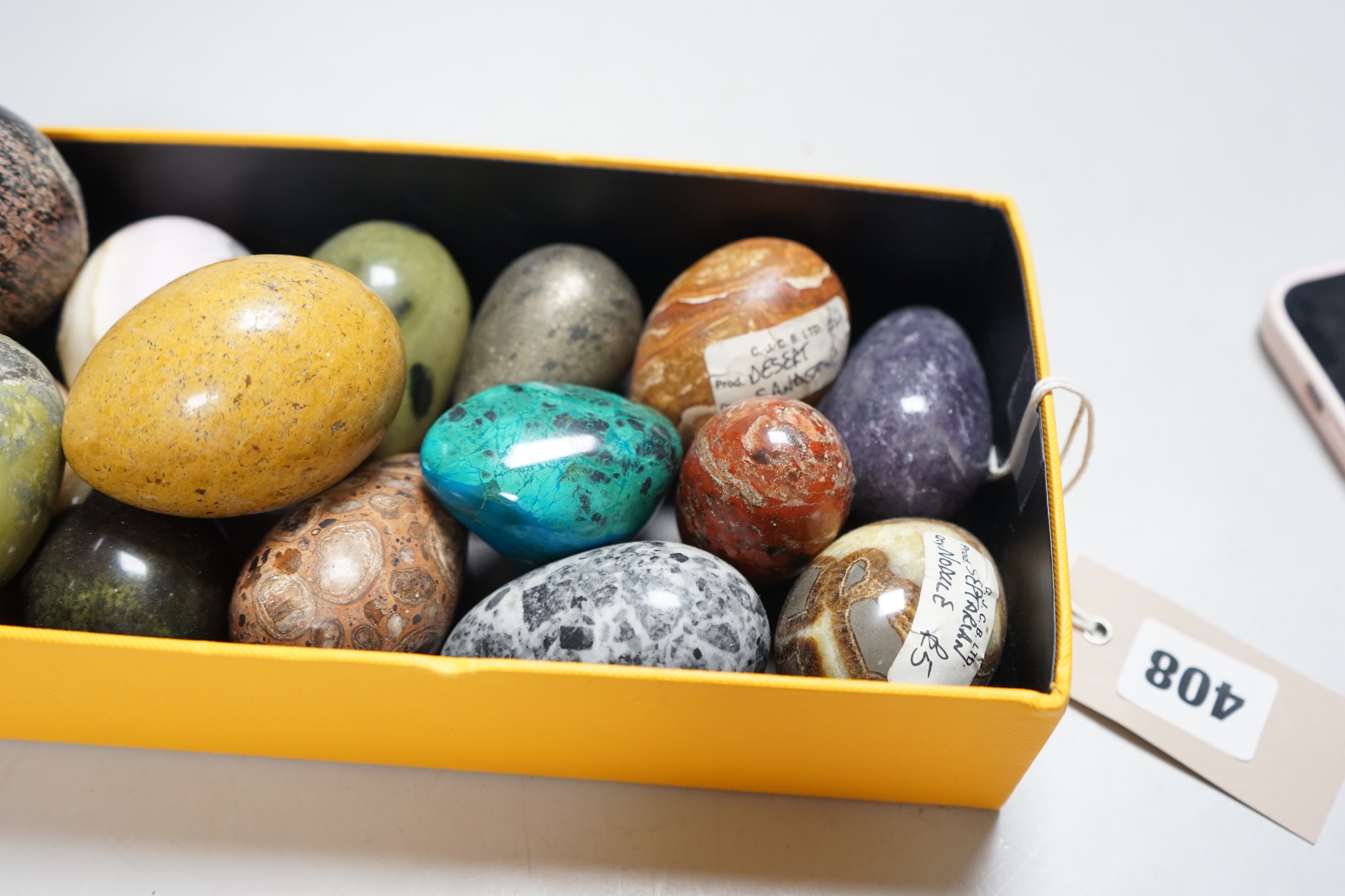 A collection of agate and hardstone eggs - Image 3 of 3