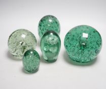 Five Victorian green glass dumps, highest 12.5cm