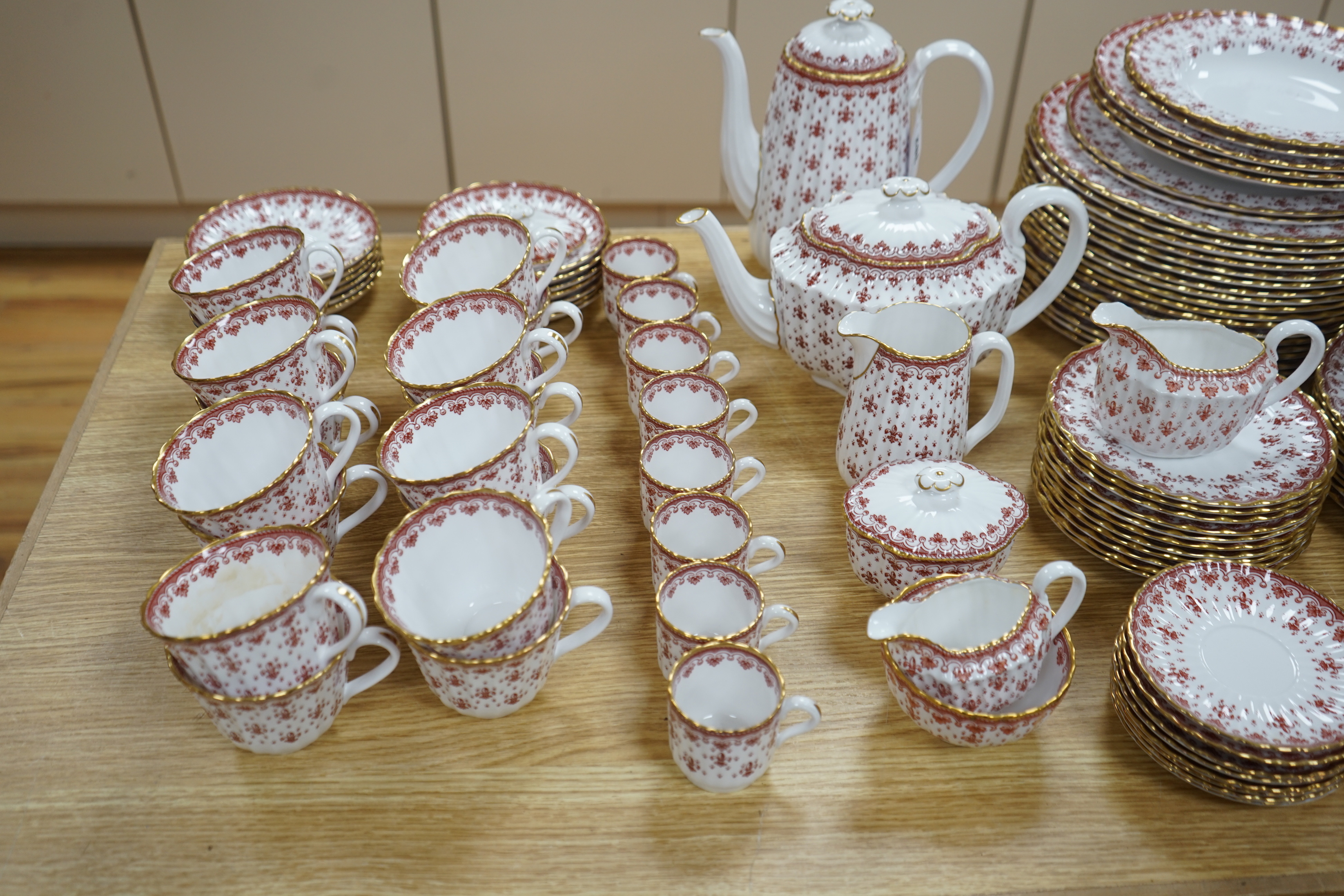 An extensive Spode fine bone china ‘Fleur De Lys Red’ tea, coffee and dinner service, including - Image 4 of 6