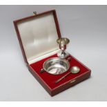 A cased modern silver christening porringer and spoon, Francis Howard Ltd, Sheffield, 1989 and an