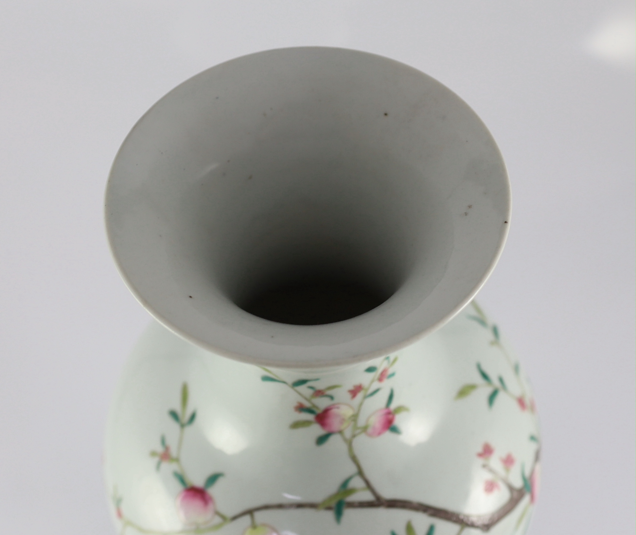 A tall Chinese famille rose vase, late 19th/early 20th century, painted with pheasants amid rock - Image 6 of 7