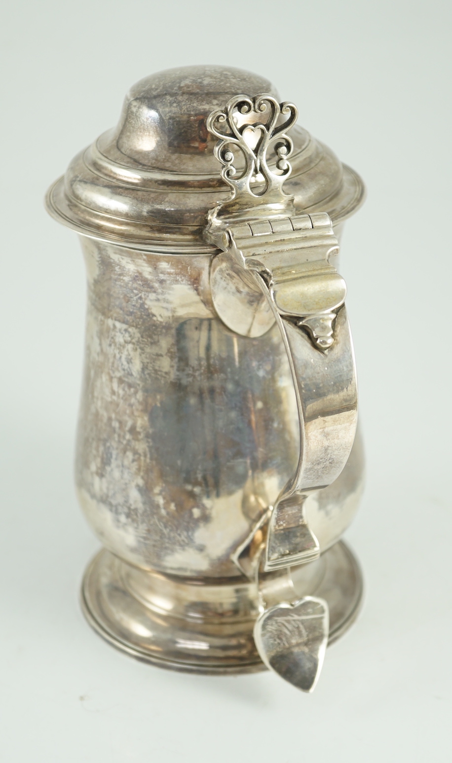A George III silver tankard, with whistle? handle, by John King, of baluster form, with pierced - Bild 4 aus 7