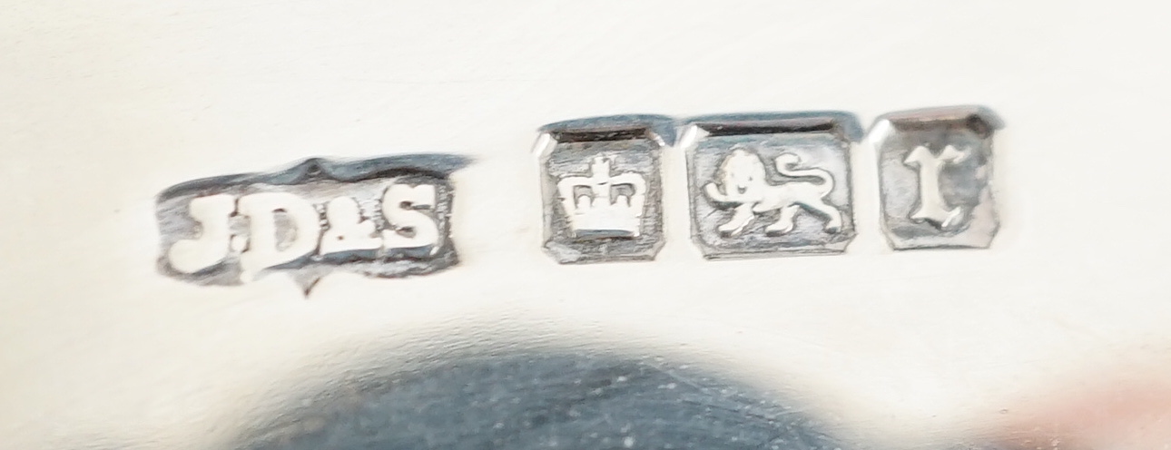 An Edwardian silver pedestal fruit bowl, with pierced border and pierced circular foot, by James - Image 4 of 4