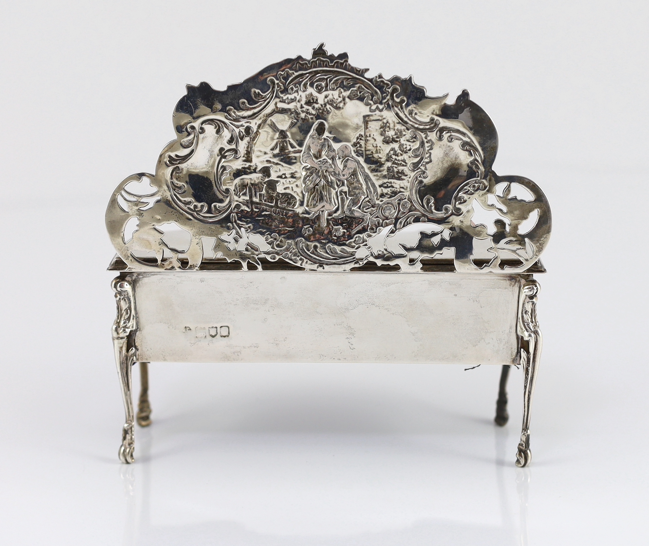 An Edwardian embossed silver novelty trinket box, modelled as a dressing table with raised back, - Bild 7 aus 7