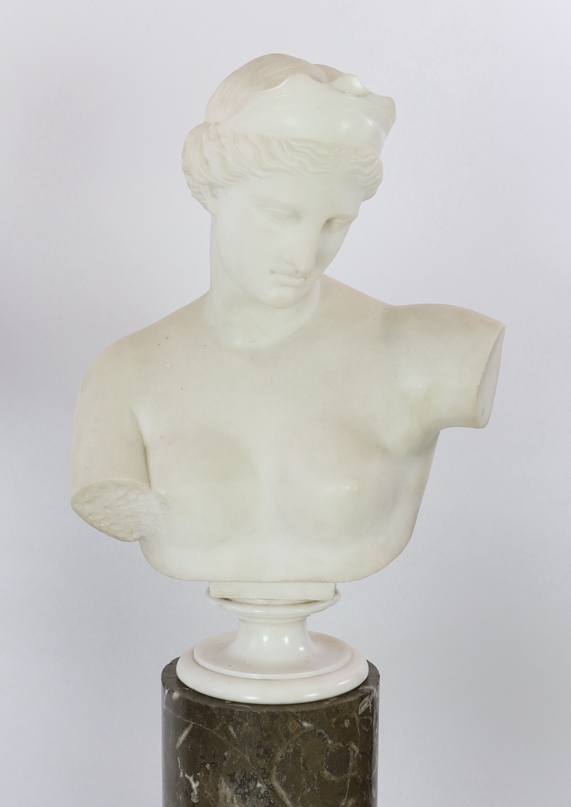 After the Antique. A pair of 19th century white marble busts of Apollo and Diana, on grey marble - Image 4 of 5