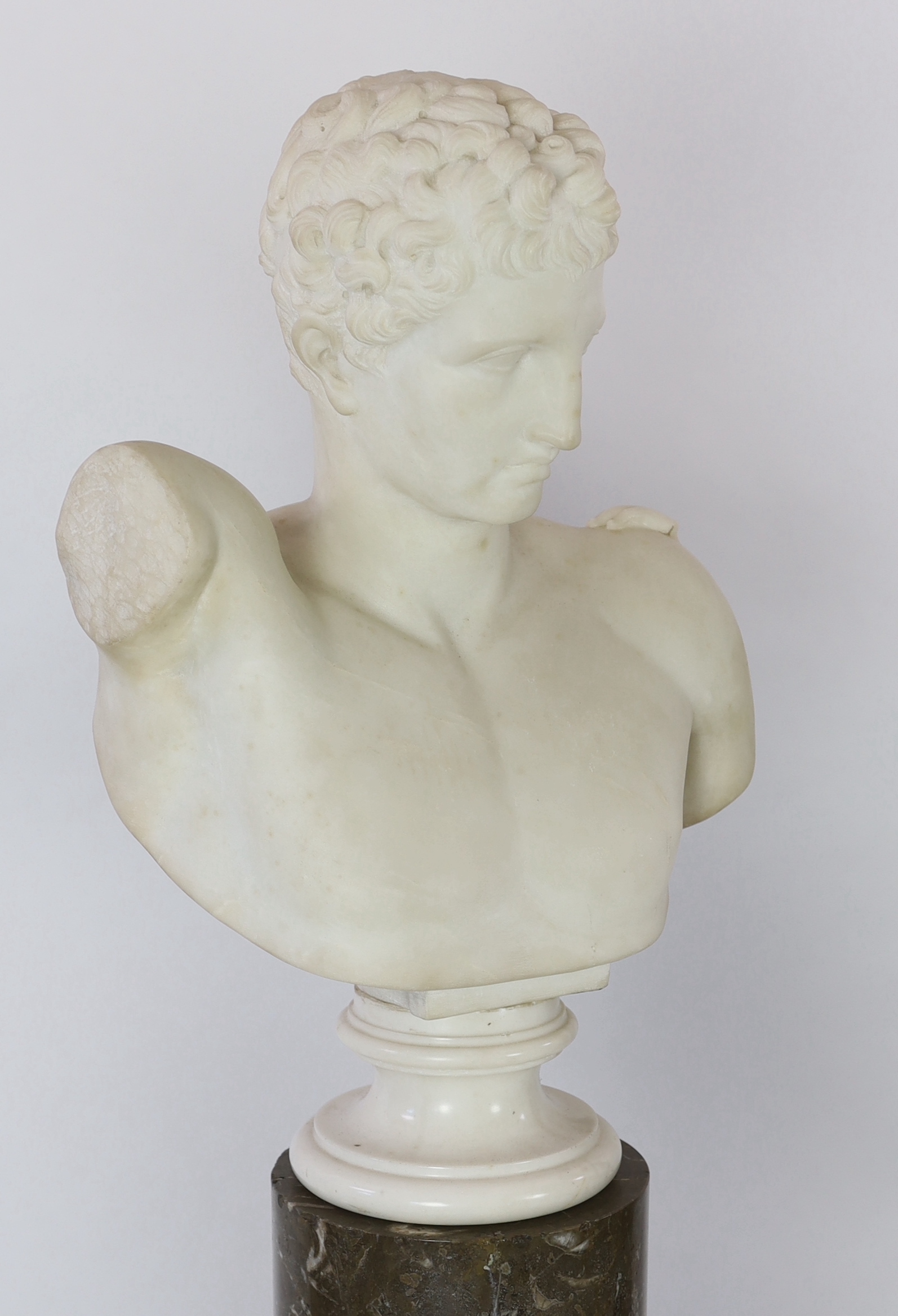 After the Antique. A pair of 19th century white marble busts of Apollo and Diana, on grey marble - Image 3 of 5