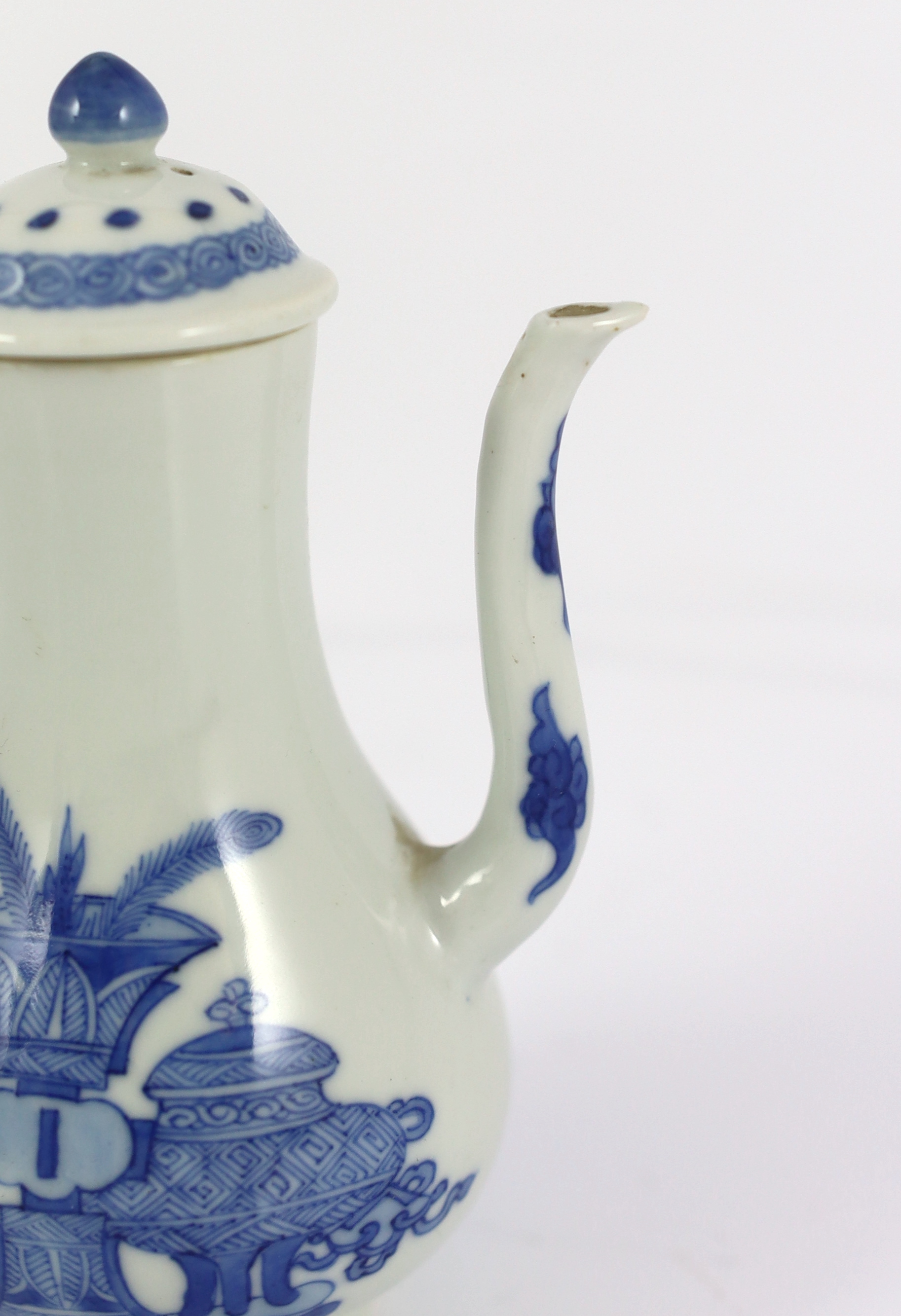 A Chinese blue and white wine ewer and cover, Kangxi period, the pear-shaped body painted with - Image 2 of 5