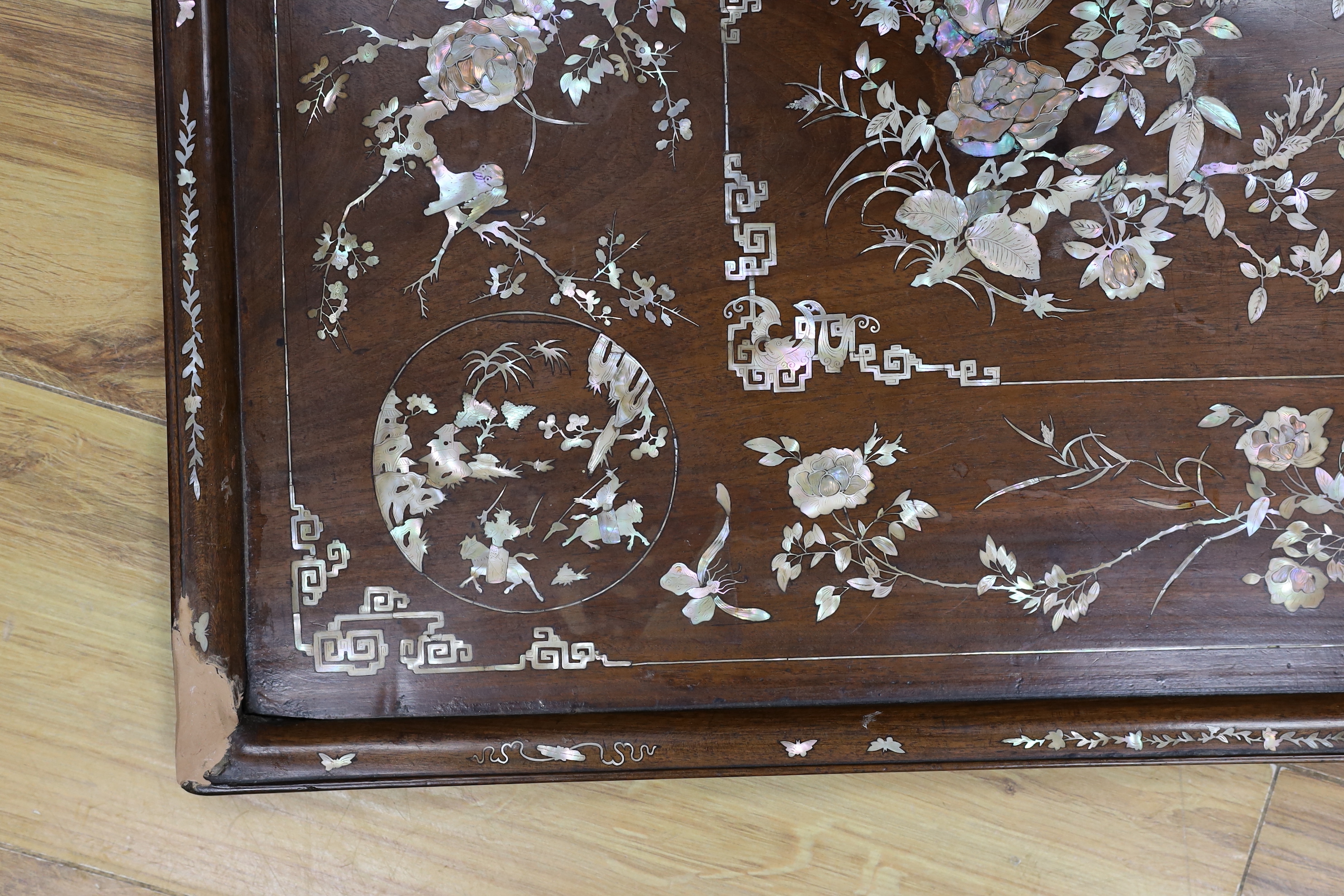 A Chinese mother of pearl inlaid hongmu tray, 47x70cm***CONDITION REPORT***PLEASE NOTE:- Prospective - Image 3 of 7