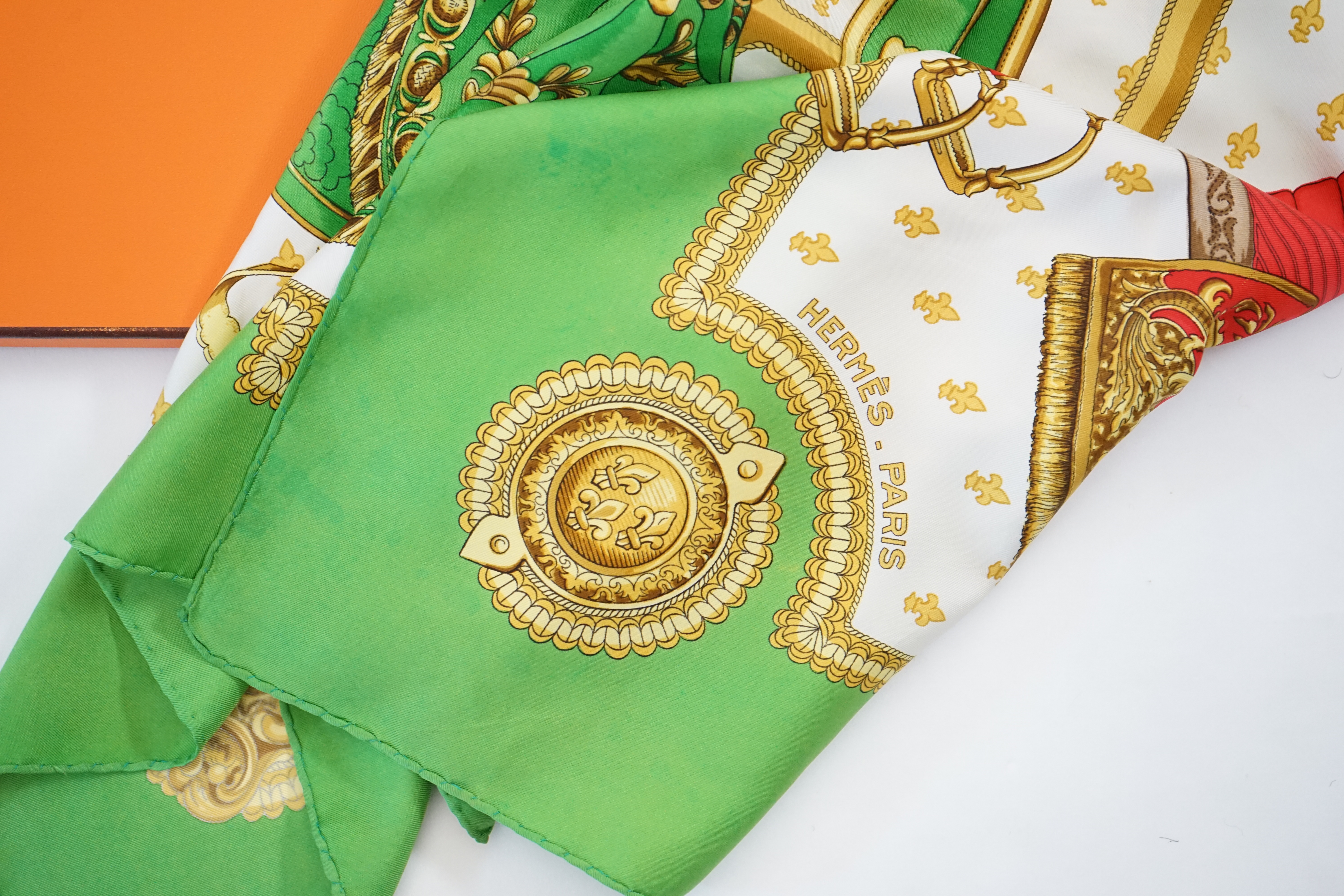 A Hermès silk Scarf "Selles a Housse" by Christiane Vauzelles, green/red/white/gold, with box, - Image 3 of 6