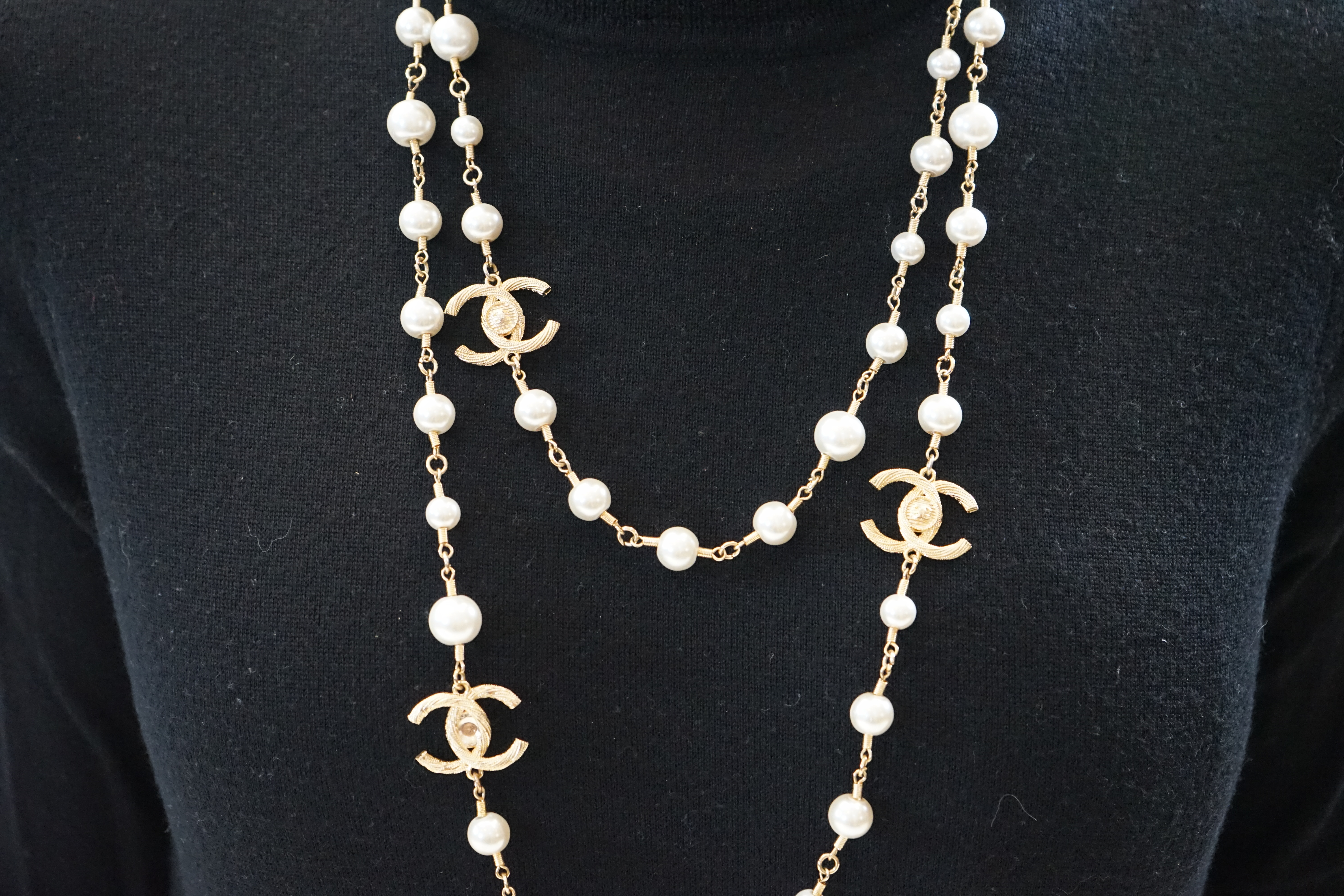 A Chanel gold plated 3 CC scatter pearl long necklace as seen in the film The Devil Wears Prada worn - Image 4 of 7