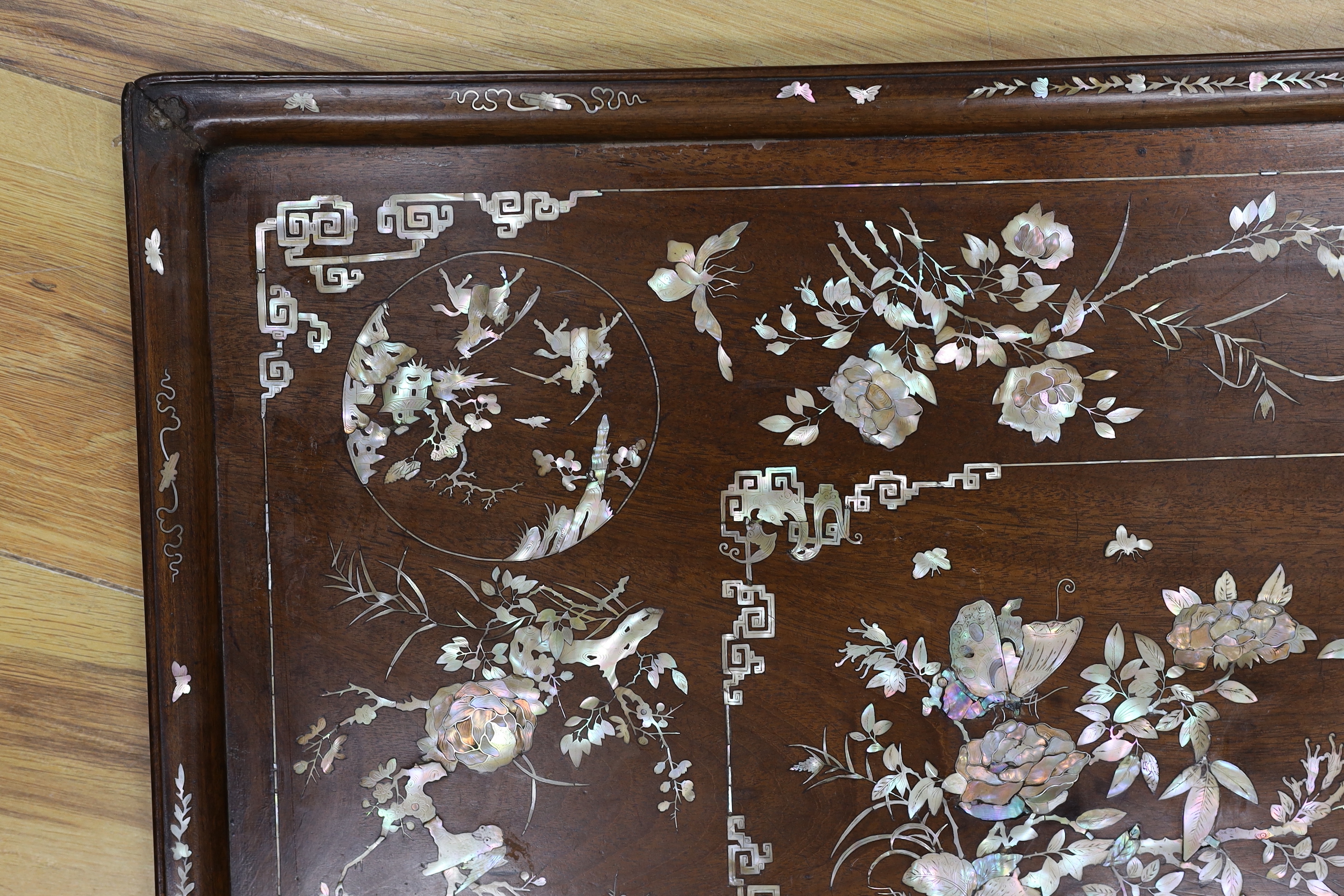 A Chinese mother of pearl inlaid hongmu tray, 47x70cm***CONDITION REPORT***PLEASE NOTE:- Prospective - Image 5 of 7