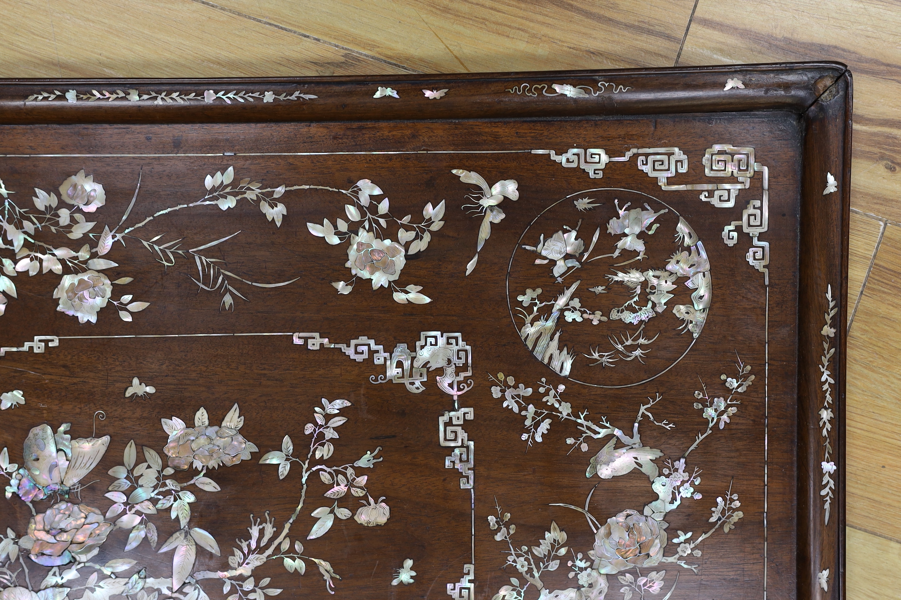 A Chinese mother of pearl inlaid hongmu tray, 47x70cm***CONDITION REPORT***PLEASE NOTE:- Prospective - Image 4 of 7