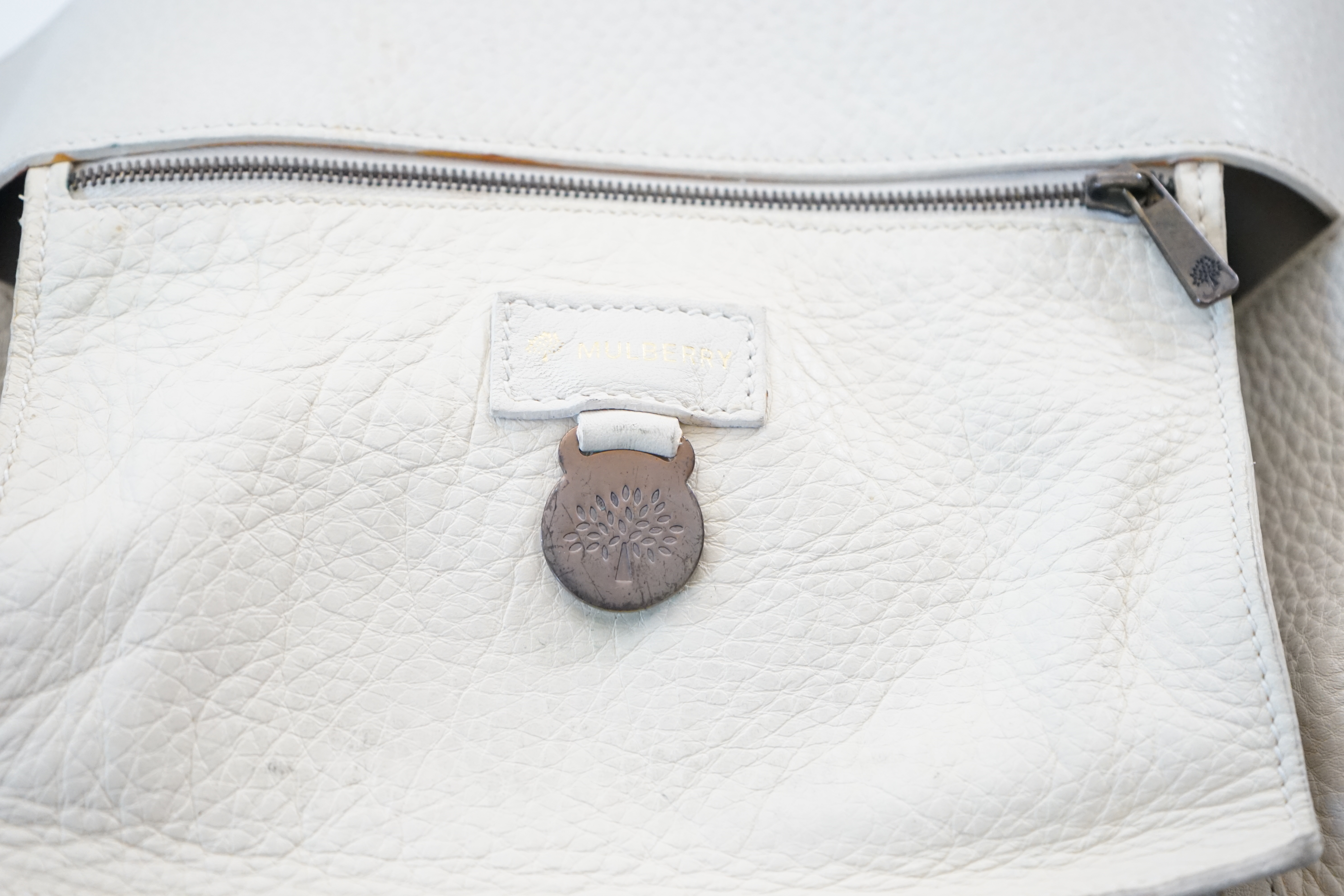 A Mulberry Roxanne cream leather handbag with bronzed metalware and dust bag, width 34cm, depth - Image 7 of 8