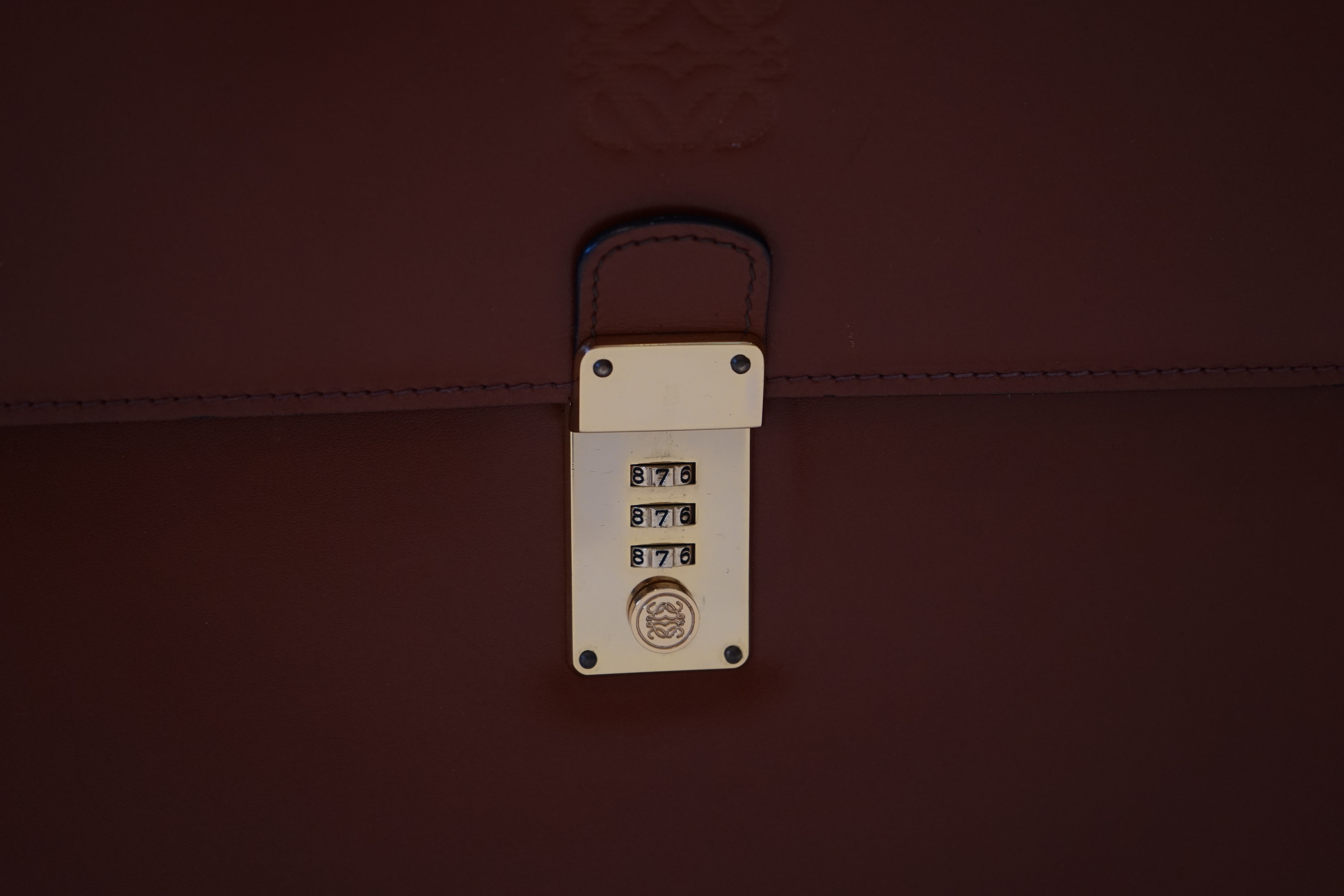 A gentlemen's Loewe brown tan leather briefcase with gold plated metalware, five division interior - Image 8 of 12