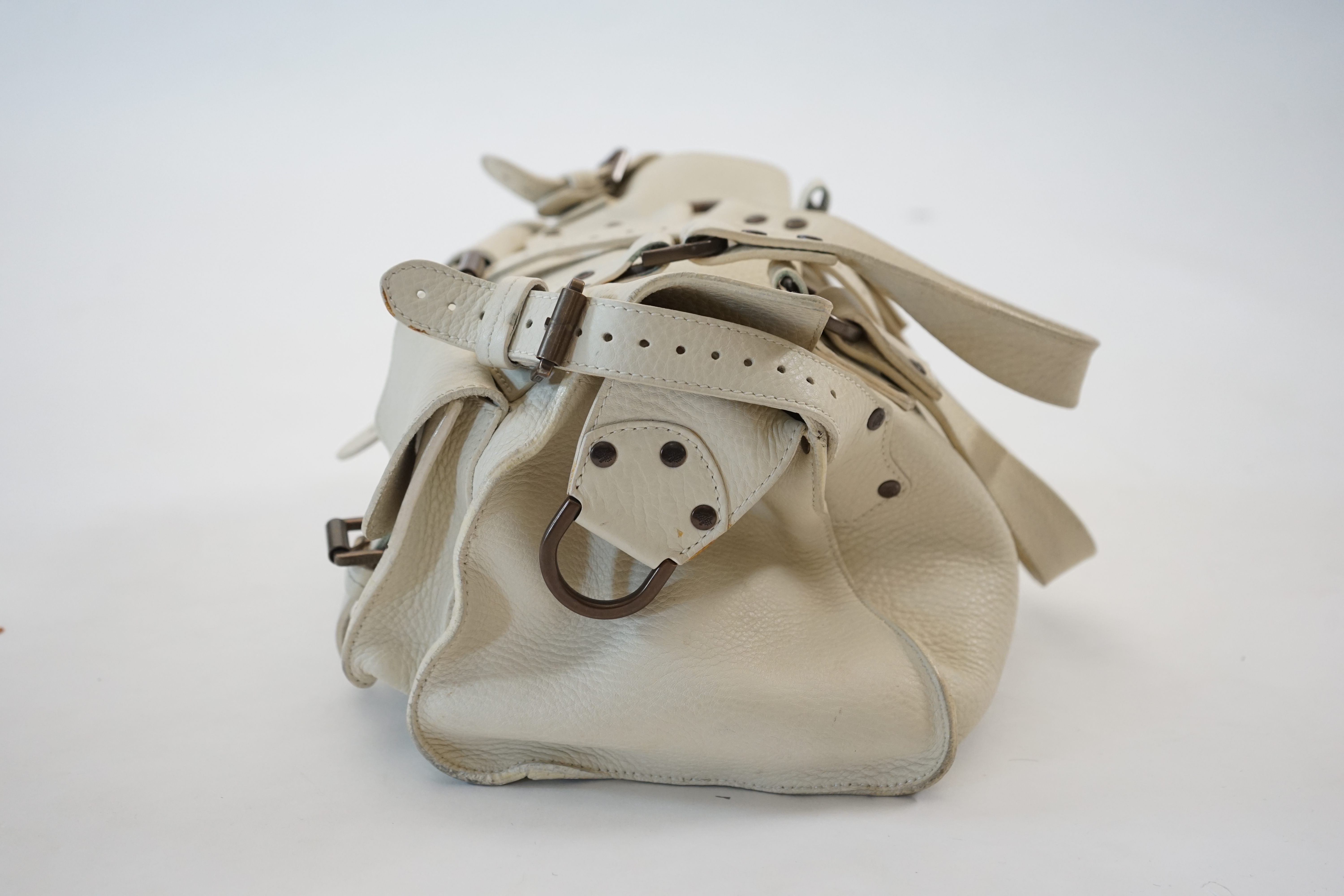 A Mulberry Roxanne cream leather handbag with bronzed metalware and dust bag, width 34cm, depth - Image 4 of 8