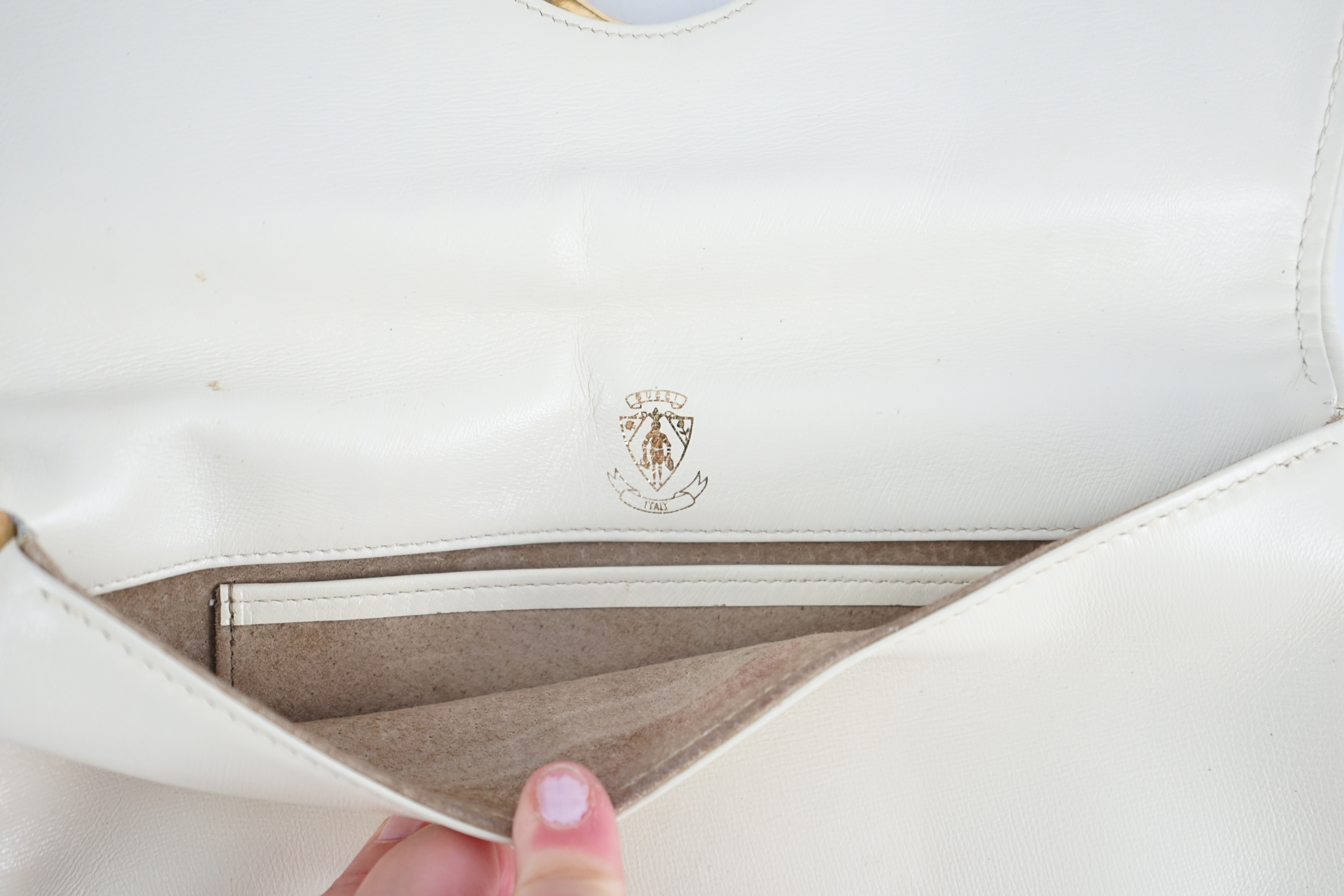 A vintage Gucci Blondie Unicorn ivory cream leather clutch bag, Gold Gucci front logo, weighted - Image 4 of 4
