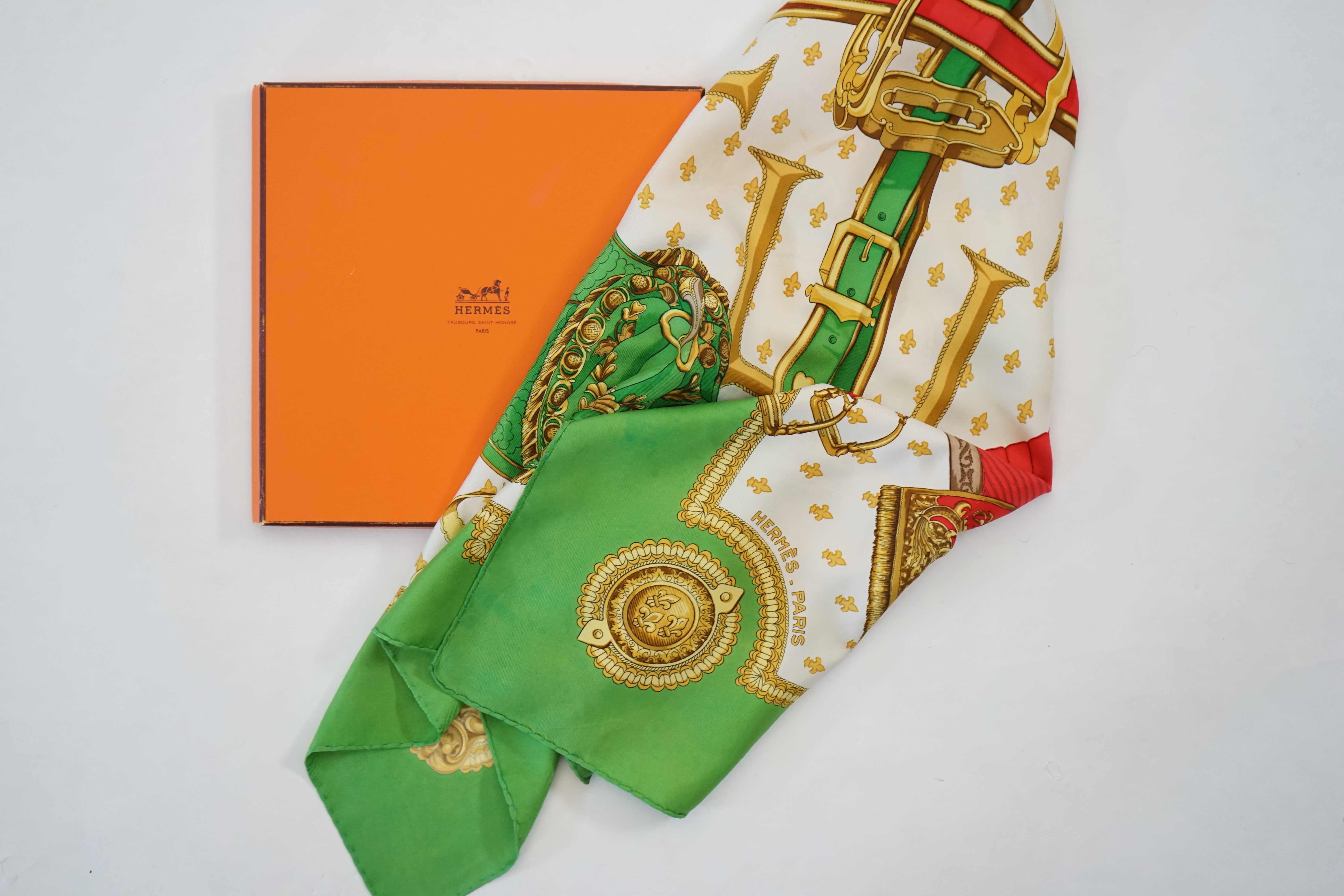 A Hermès silk Scarf "Selles a Housse" by Christiane Vauzelles, green/red/white/gold, with box, - Image 2 of 6