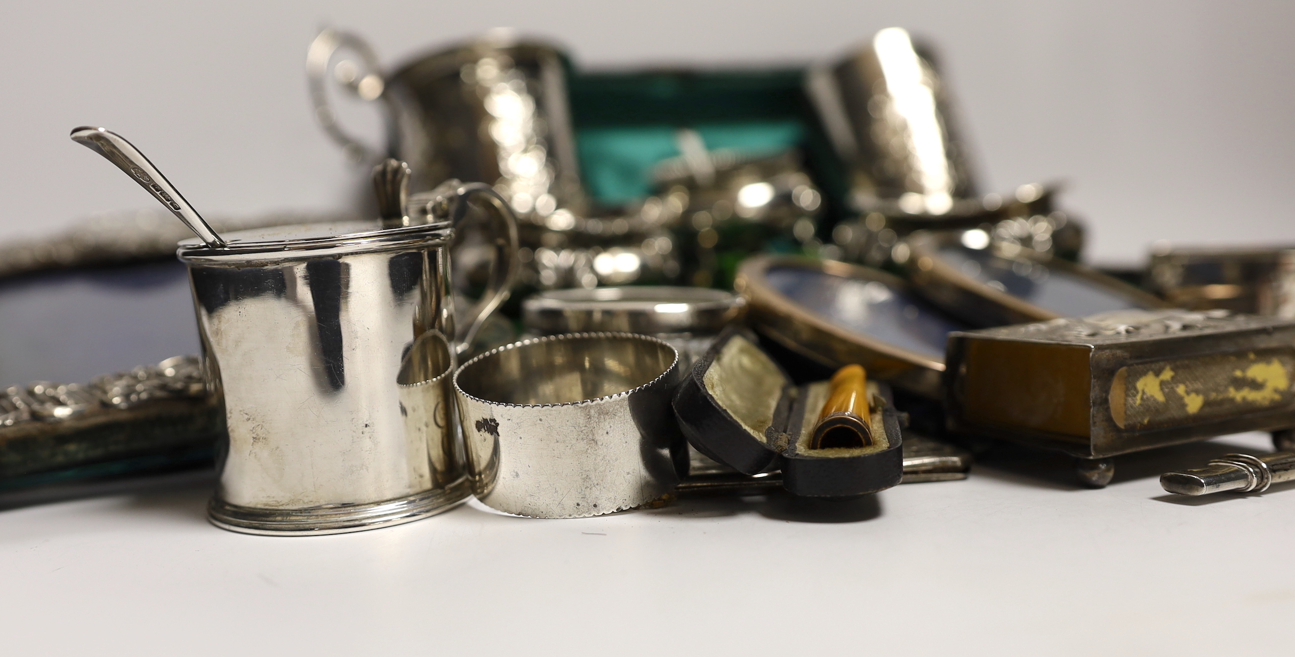 Sundry small silver and white metal items including Edwardian Christening mug, four mounted - Image 3 of 6