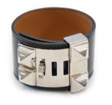 An Hermès Collier De Chien bracelet in black calf leather with an adjustable closure and palladium-