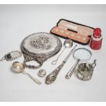 Sundry small silver including a cased set of six late Victorian silver buttons, Birmingham, 1900,