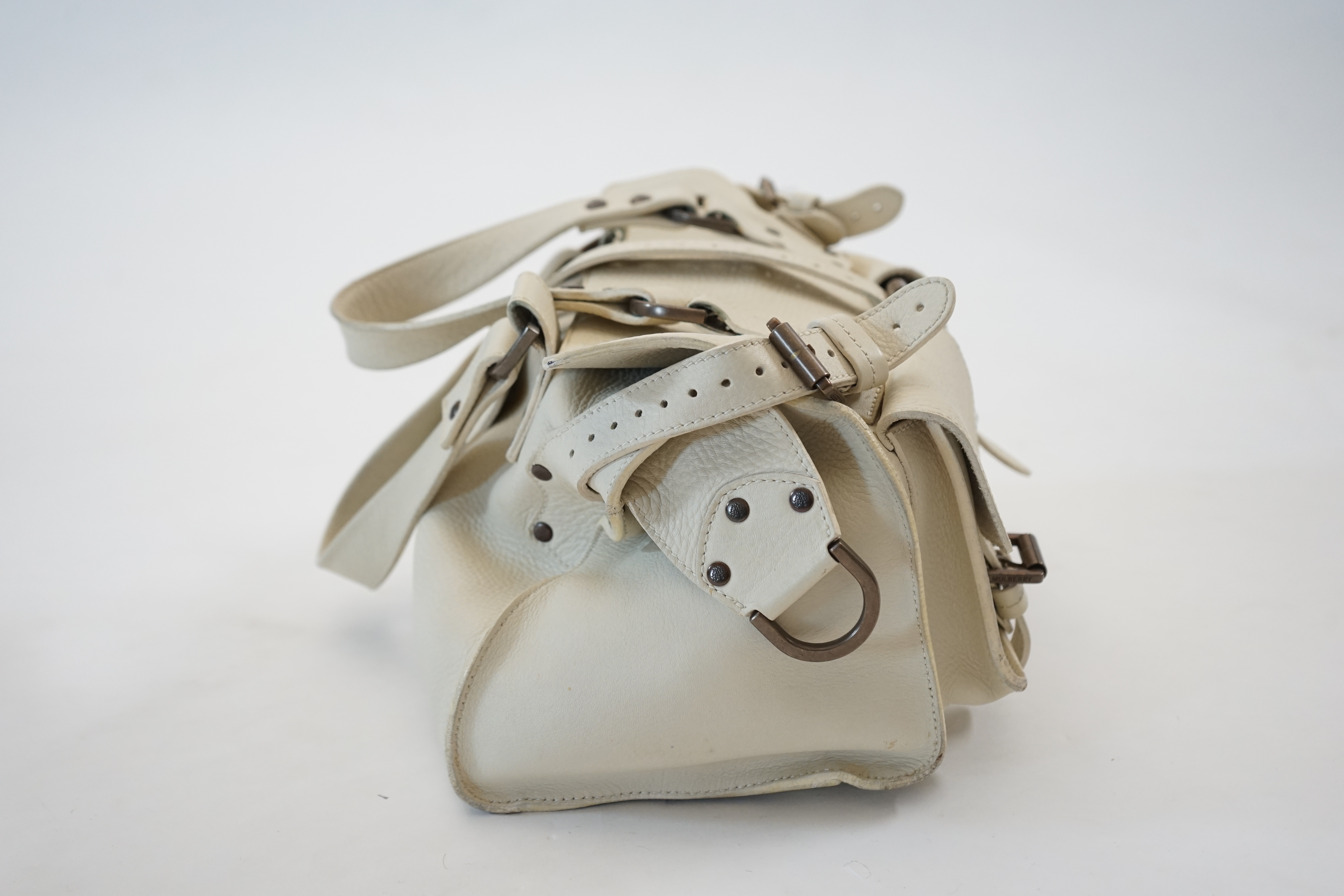 A Mulberry Roxanne cream leather handbag with bronzed metalware and dust bag, width 34cm, depth - Image 2 of 8