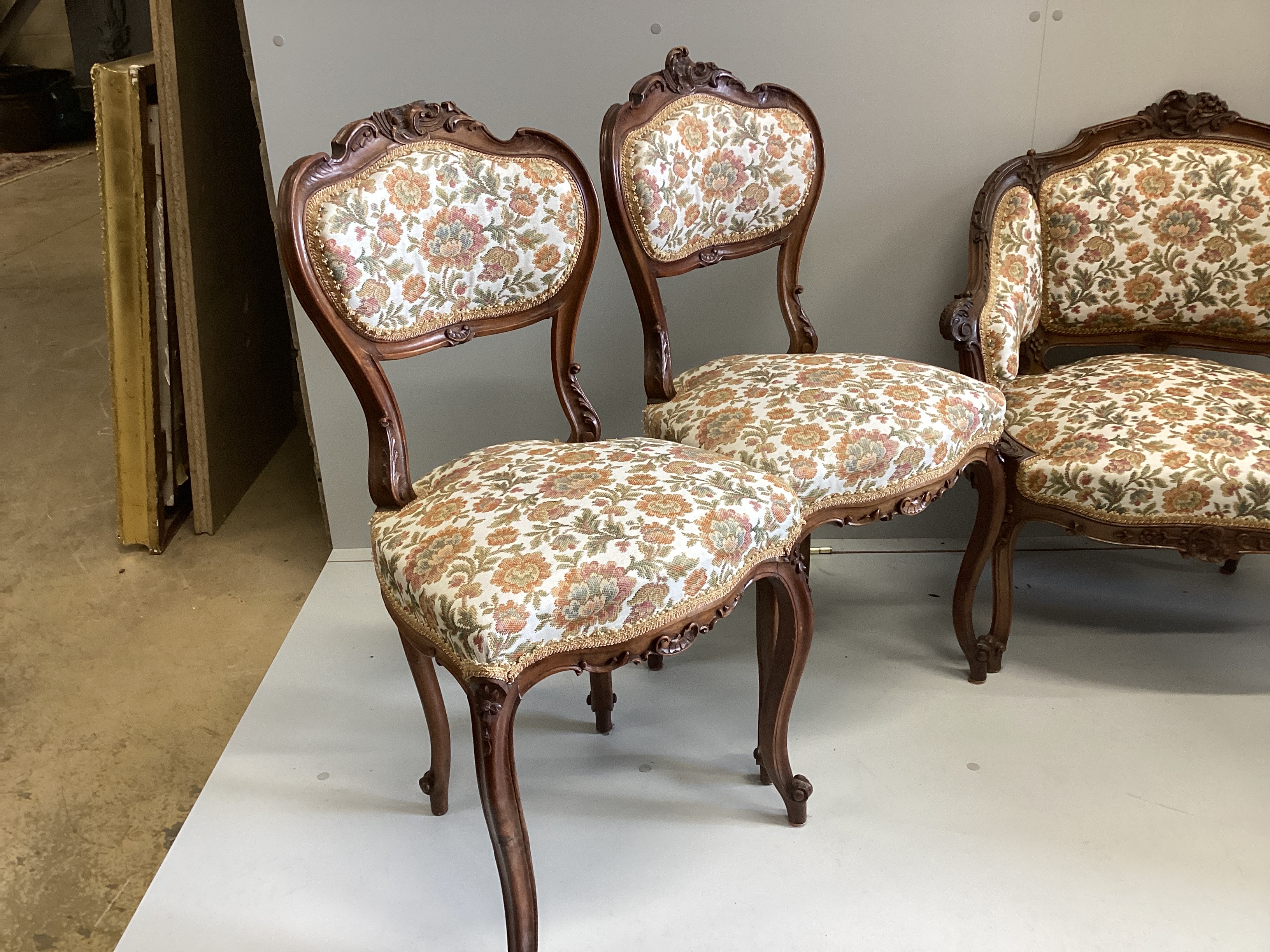 A French Louis XV style five piece walnut salon suite, settee width 127cm, depth 64cm, height - Image 3 of 3