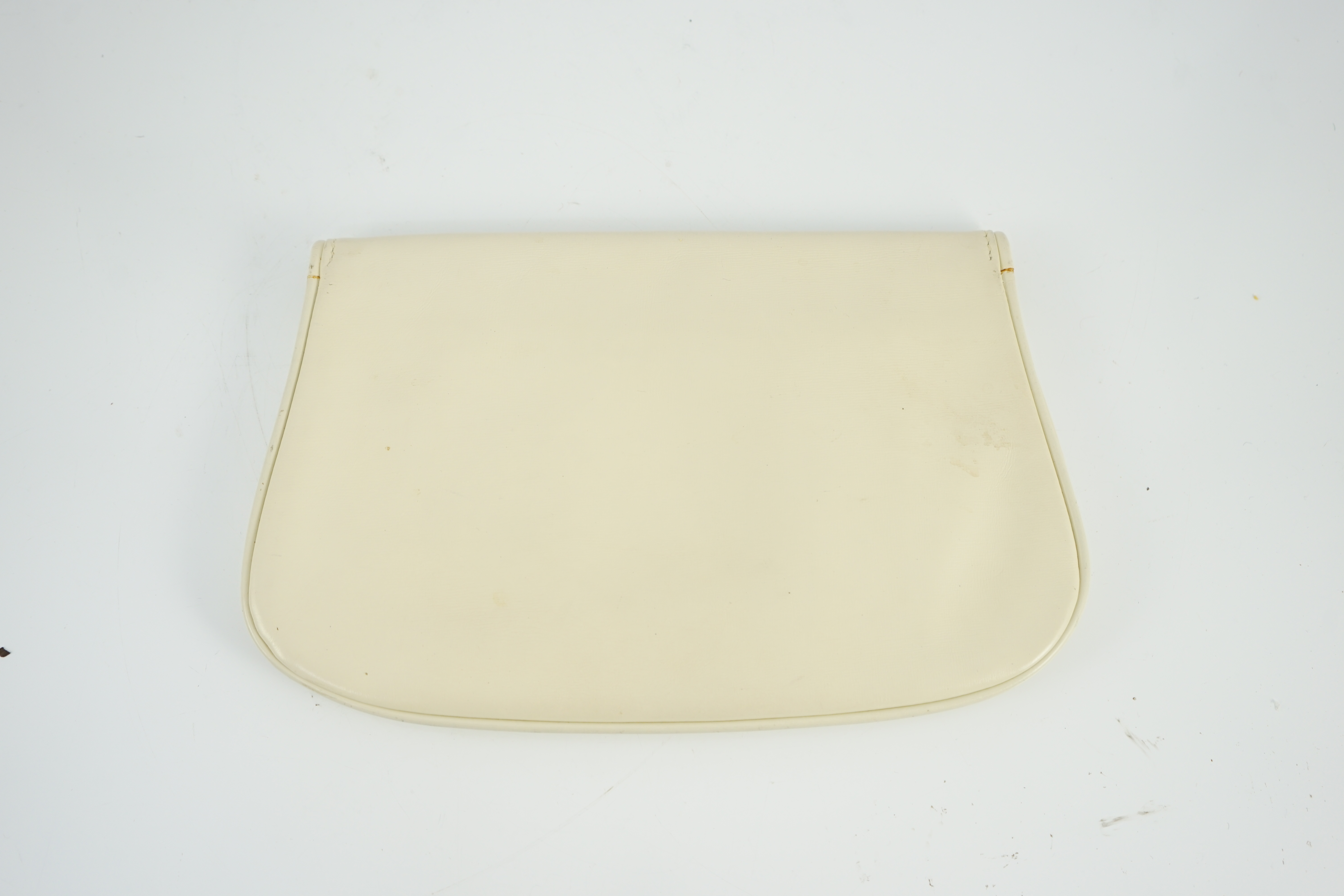 A vintage Gucci Blondie Unicorn ivory cream leather clutch bag, Gold Gucci front logo, weighted - Image 2 of 4