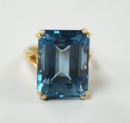 An 18ct and emerald cut blue topaz set dress ring, size K, gross weight 11 grams.***CONDITION