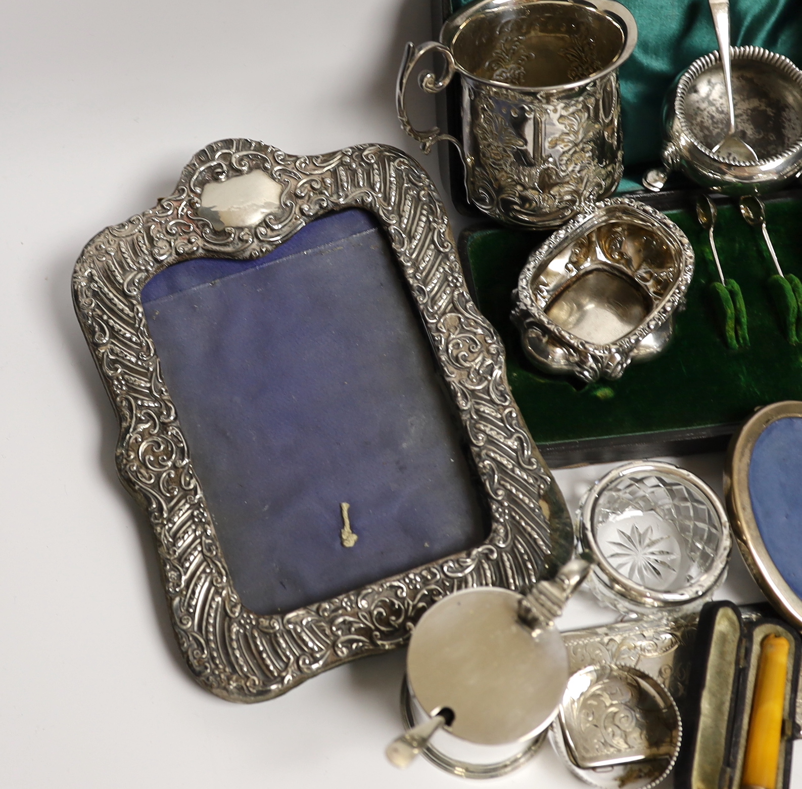 Sundry small silver and white metal items including Edwardian Christening mug, four mounted - Image 6 of 6