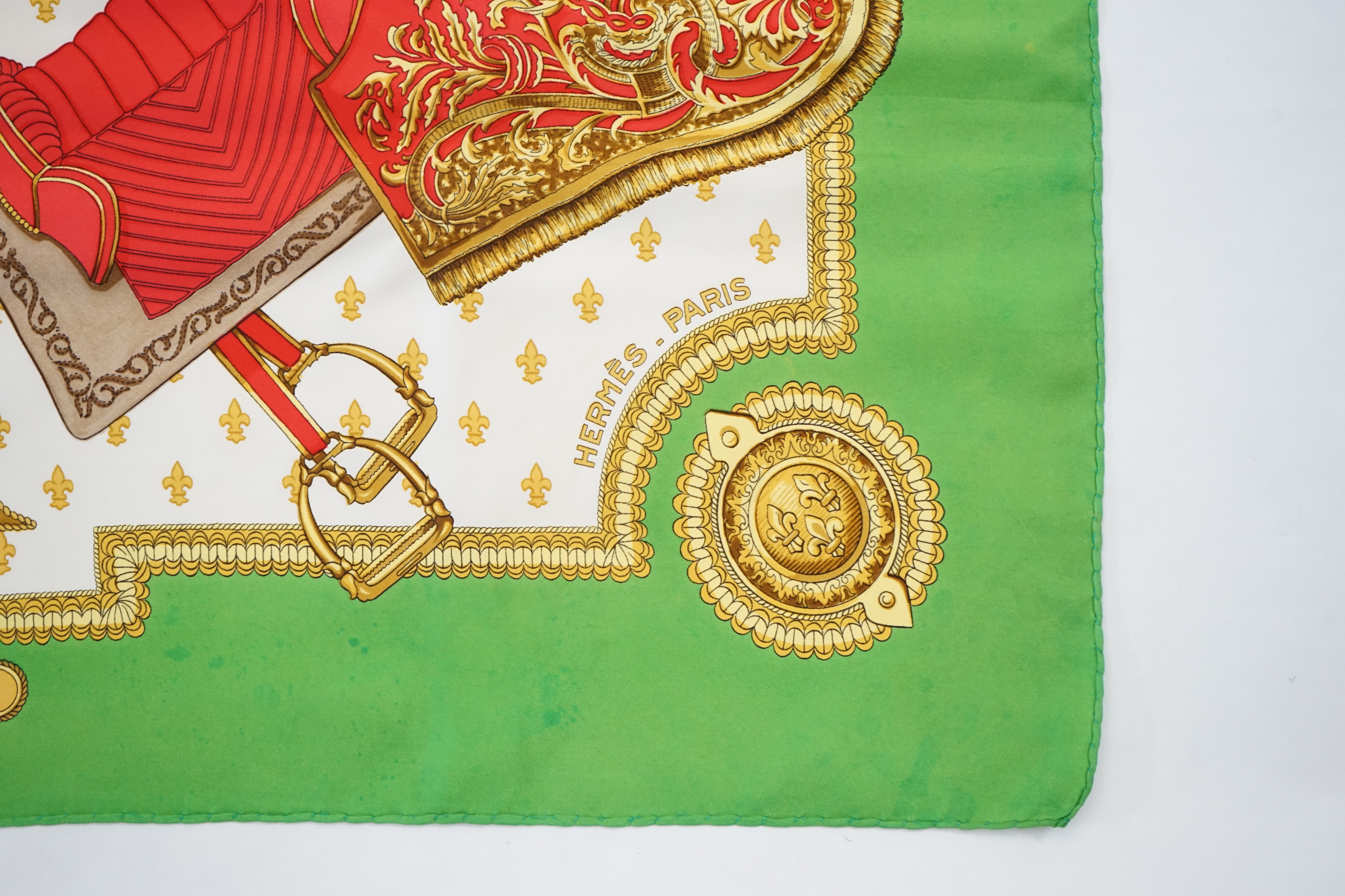 A Hermès silk Scarf "Selles a Housse" by Christiane Vauzelles, green/red/white/gold, with box, - Image 5 of 6