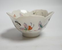 A Chinese porcelain tea bowl decorated with butterflies, probably early 19th century, 11.5cm