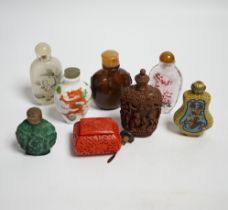 Seven various snuff bottles to include agate, glass, cloisonné and resin together with a lacquer